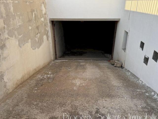 Locale Commerciale in vendita a Puglia, Lecce