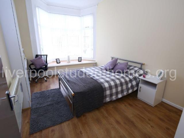 House for rent in Calderstones