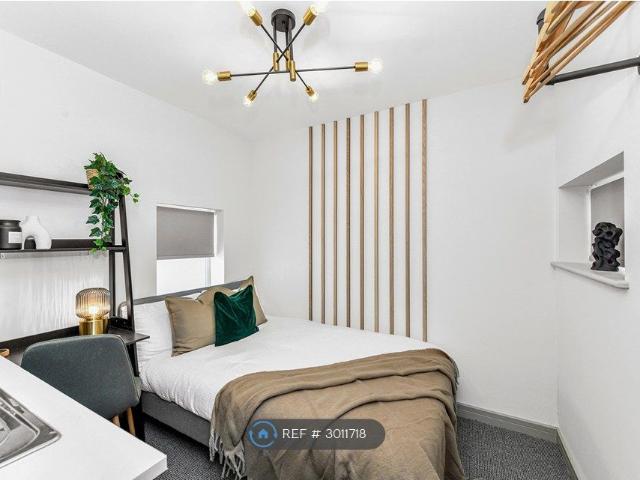 Room for rent in Eton Park, East Staffordshire