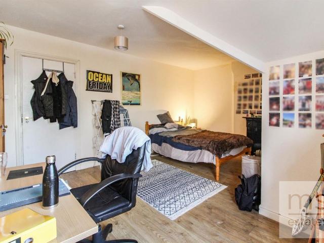 Room for rent in Wollaton Park, Haddon