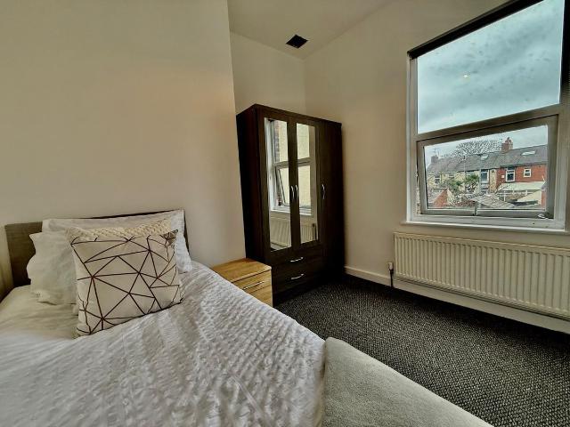 Room for rent in Shaw Lands, South Yorkshire