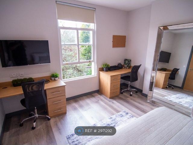 Room for rent in Roby Mill, Lancashire