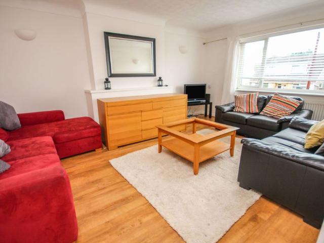 Room for rent in Poole
