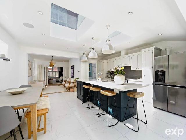 House for rent in Furzedown, Greater London