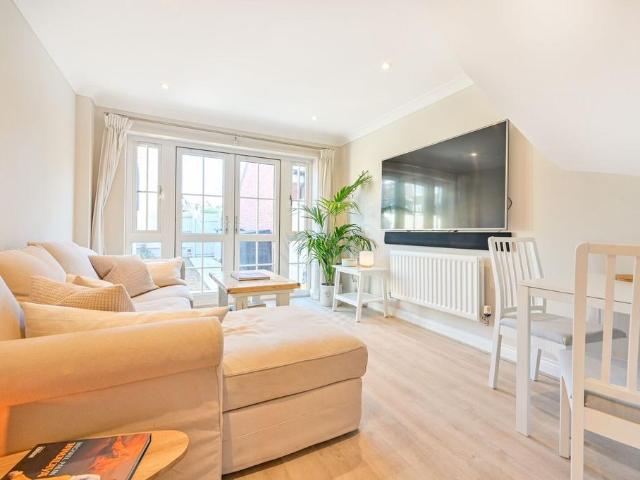 House for rent in Byfleet, Woking