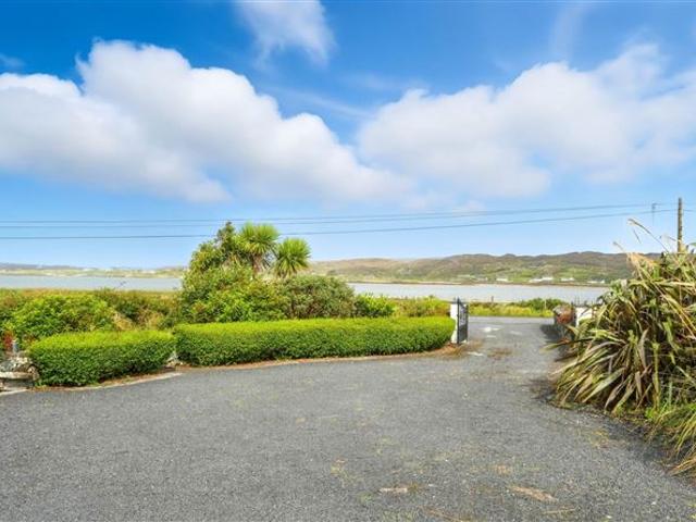 Detached House for sale in Ballynahown, Connacht