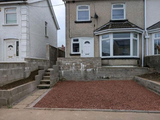 House for rent in Tredomen, Cefn Hengoed