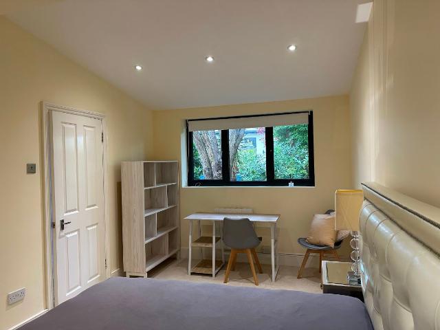 Apartment for rent in Kingston Vale, Greater London