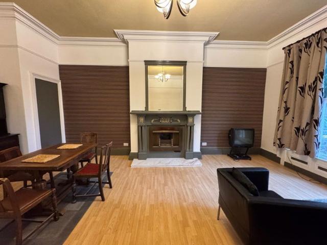 Room for rent in Stoneycroft, Calderstones