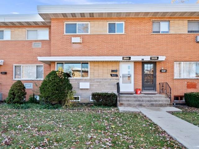 Townhouse for sale in Des Plaines, Illinois