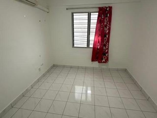 Flat for sale in Pantai