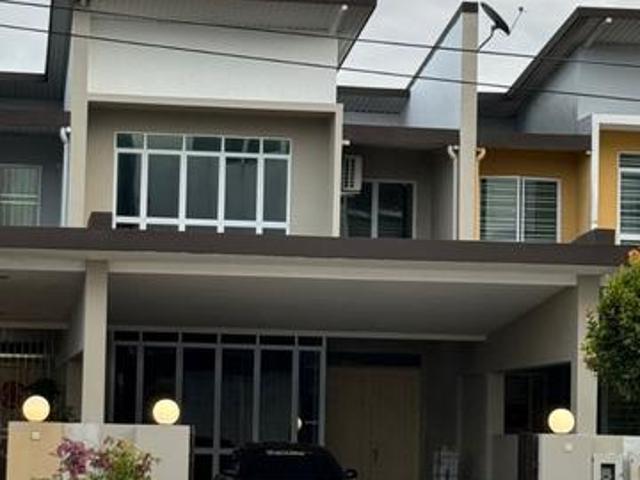 Terraced House for sale in Kuching, Bahagian Kuching
