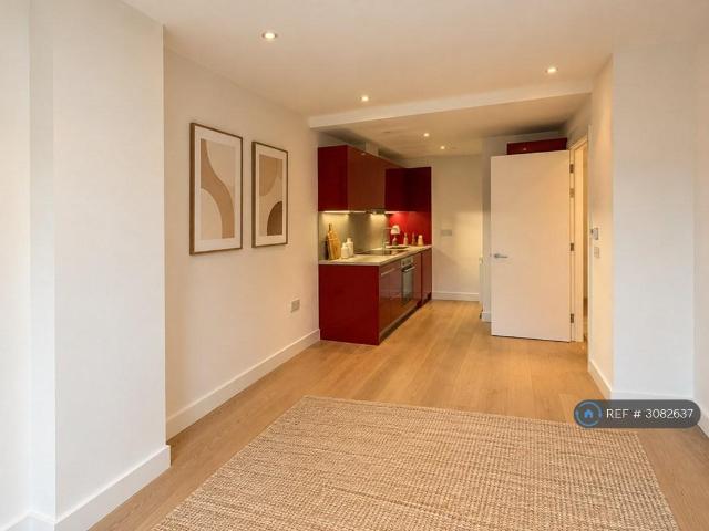 Apartment for rent in High Wycombe Community Board, High Wycombe
