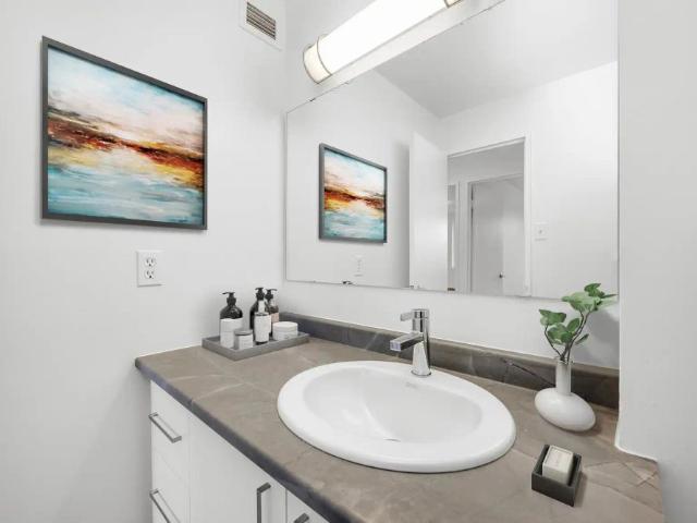 Apartment for rent in Bay, Ottawa