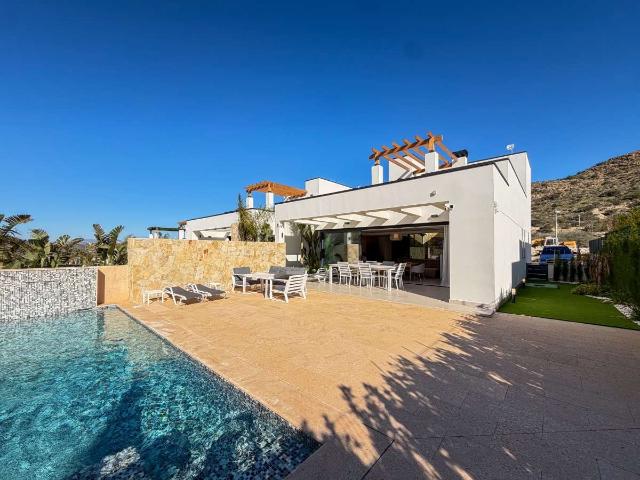 Casa en venta en el Vinalopó Mitjà / El Vinalopó Medio, Valencia