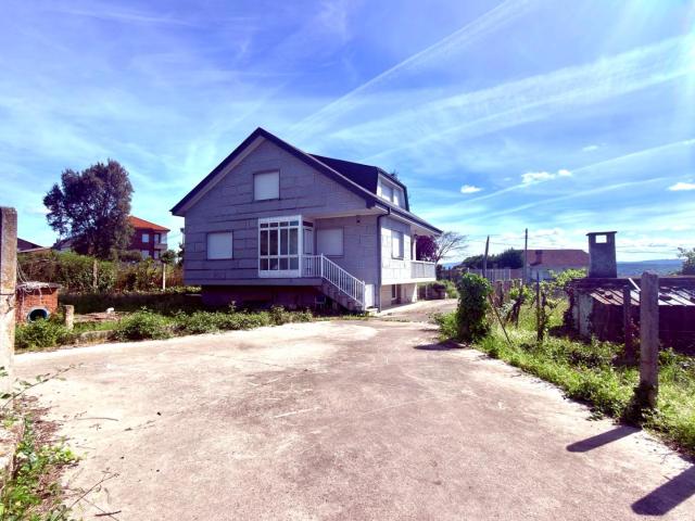 Casa en venta en Ourense, Galicia