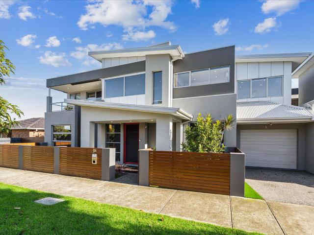 House for sale in Altona
