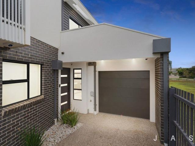 Townhouse for sale in Camerons Creek, Victoria