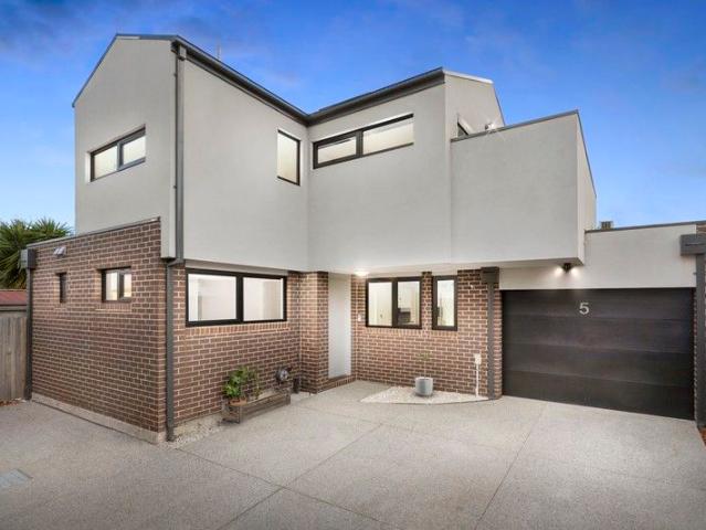 Townhouse for rent in Yarraville, Victoria