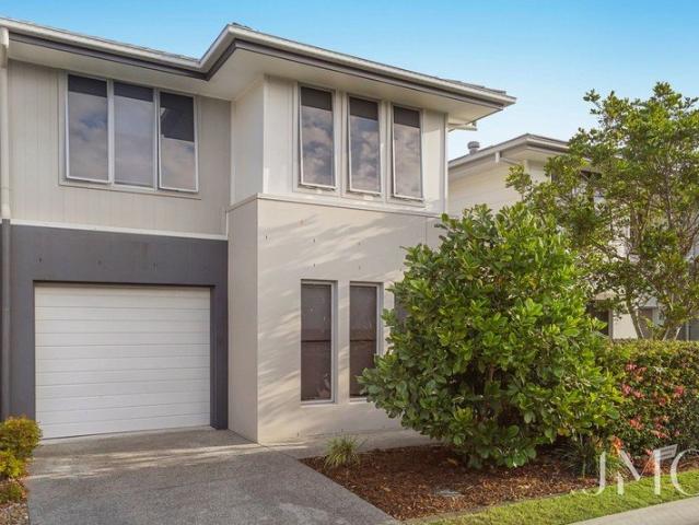 Townhouse for sale in Fernbrook, Queensland