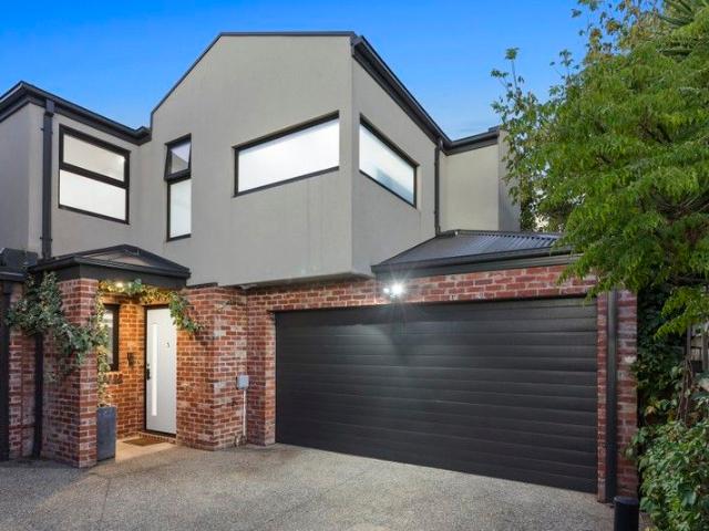 Townhouse for sale in Camerons Creek, Victoria