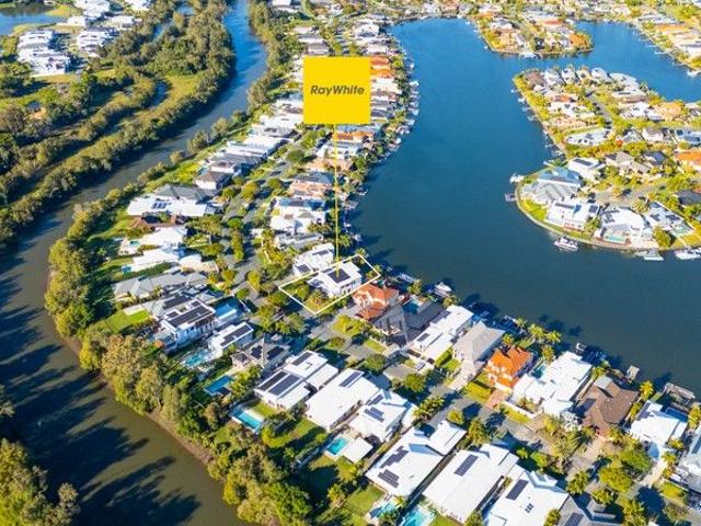House for sale in Helensvale Town Centre