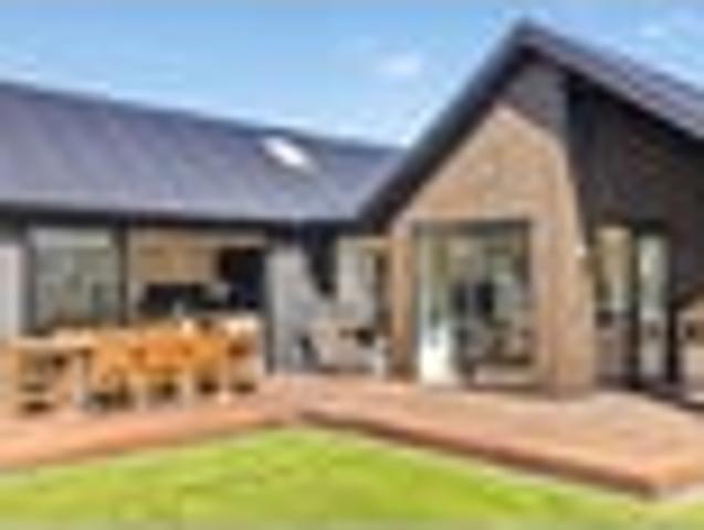 House for sale in Chaslands, Canterbury