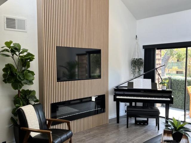 Room for rent in Tarzana Neighborhood Council District, Canoga Park
