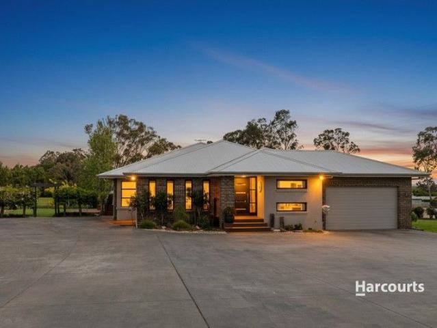 Cottage for sale in Camerons Creek, Victoria