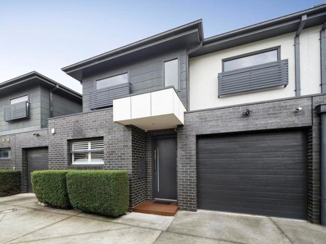 Townhouse for sale in Camerons Creek, Victoria