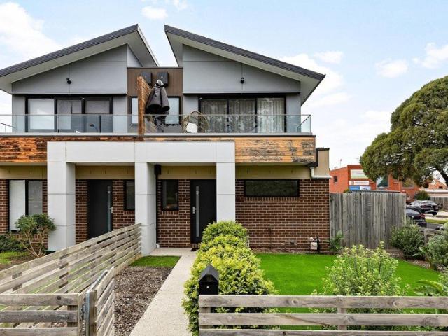Townhouse for sale in Camerons Creek, Victoria