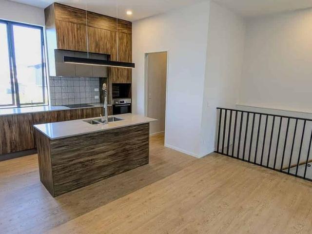 Townhouse for rent in Whangaparaoa