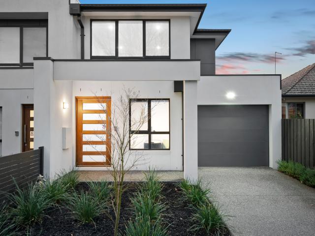House for sale in Mckinnon