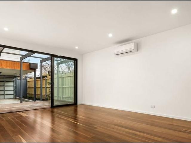 Townhouse for rent in Camerons Creek, Victoria