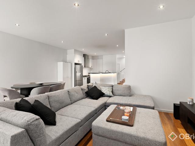 Townhouse for sale in Taylors Lakes, Melbourne