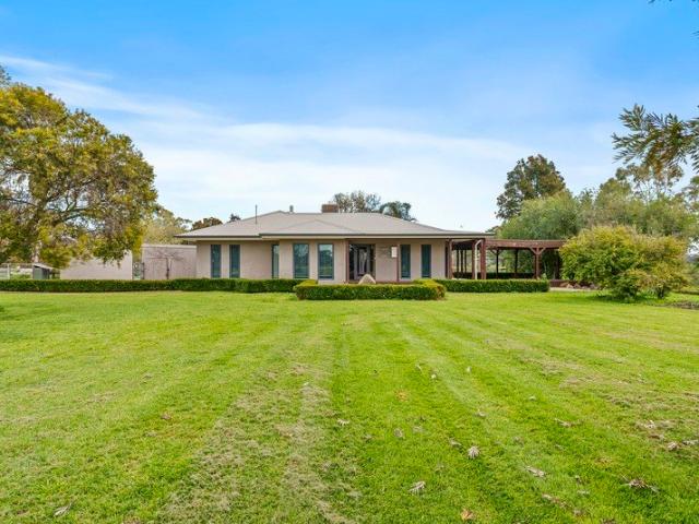 Cottage for sale in Kaarimba, Victoria