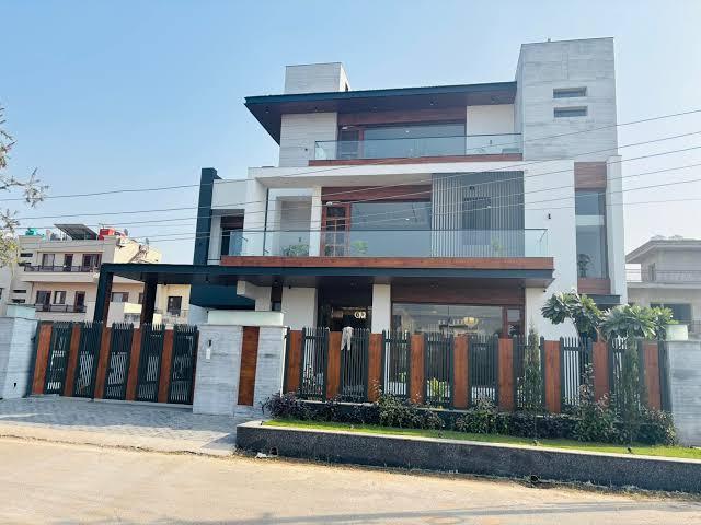 House for sale in Hariana