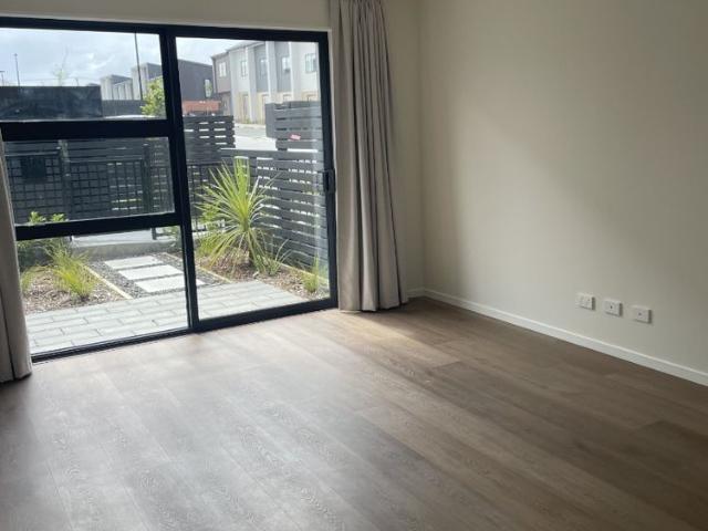 Townhouse for rent in Oratia