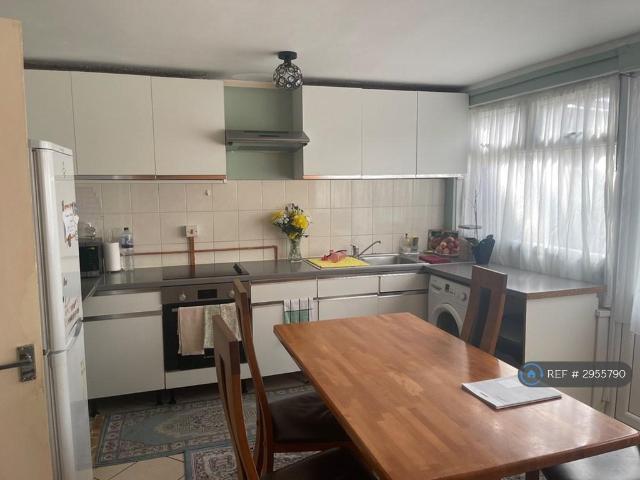 House for rent in Colindale, Greater London