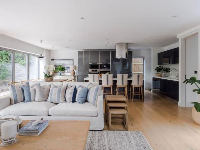 House for rent in London Borough of Merton, Raynes Park
