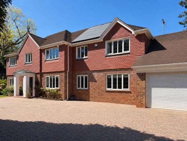 Farm for sale in Old Dean, Heol-las