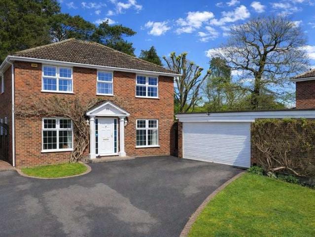 Farm for sale in Heol-las, Surrey