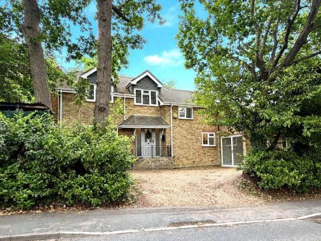 Farm for sale in Heol-las, Surrey