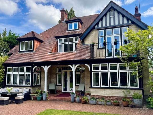 Farm for sale in Heol-las, Surrey