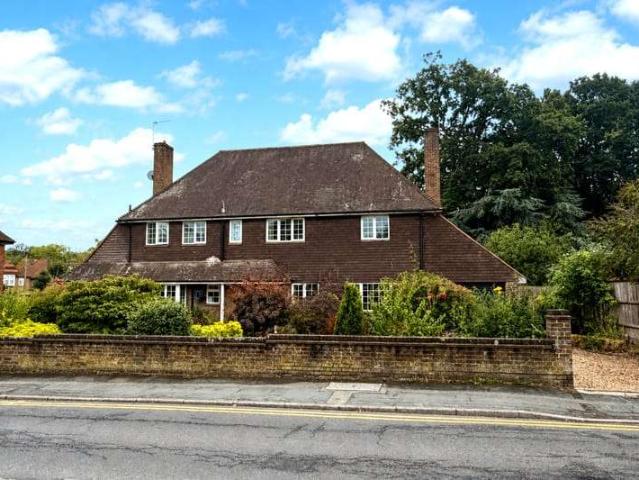 Farm for sale in Heol-las, Surrey