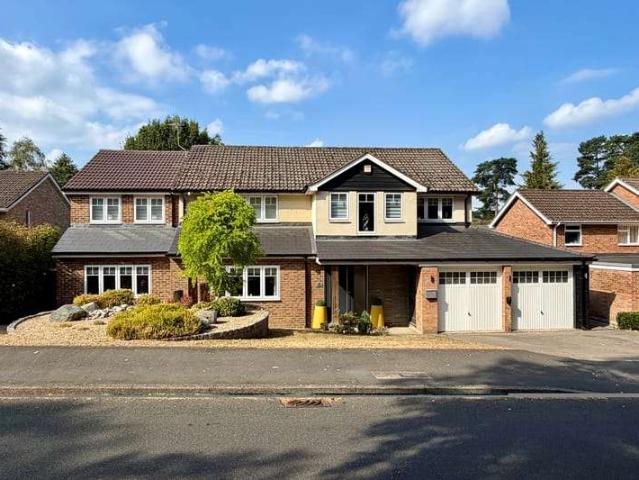 Farm for sale in Heatherside, Surrey Heath