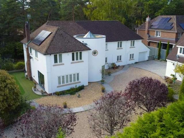 Farm for sale in Heol-las, Surrey