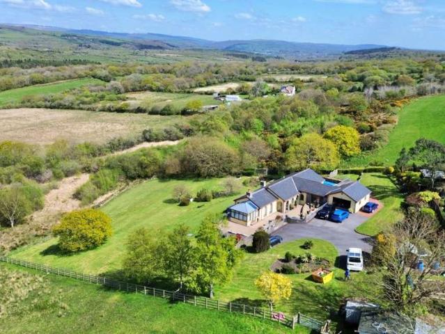 Farm for sale in Cefn Cribwr, Wales