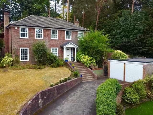 Farm for sale in Heol-las, Surrey