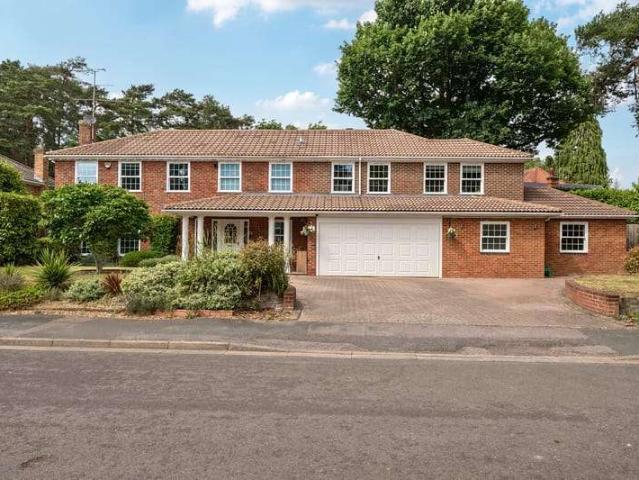 Farm for sale in Heol-las, Surrey